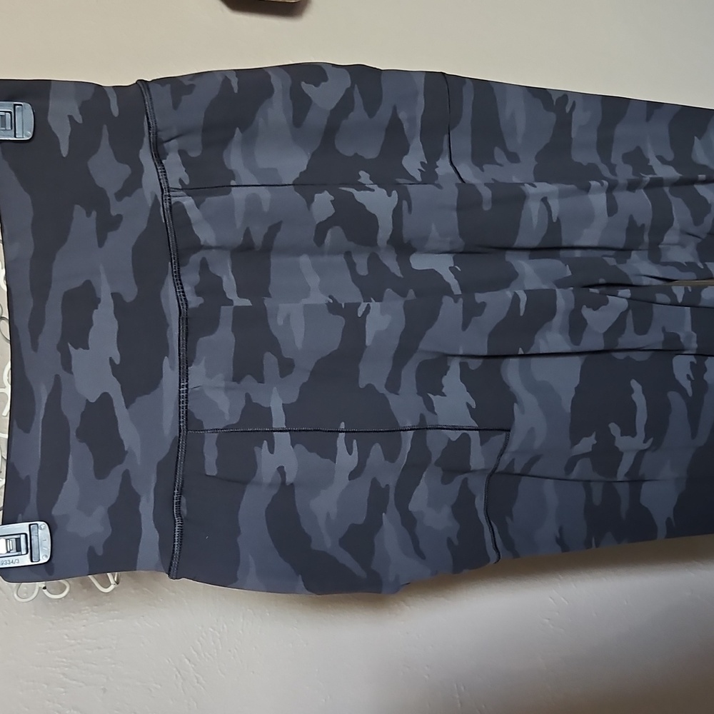 EUC Camo Athleta Salutation Joggers - Picture 6 of 10